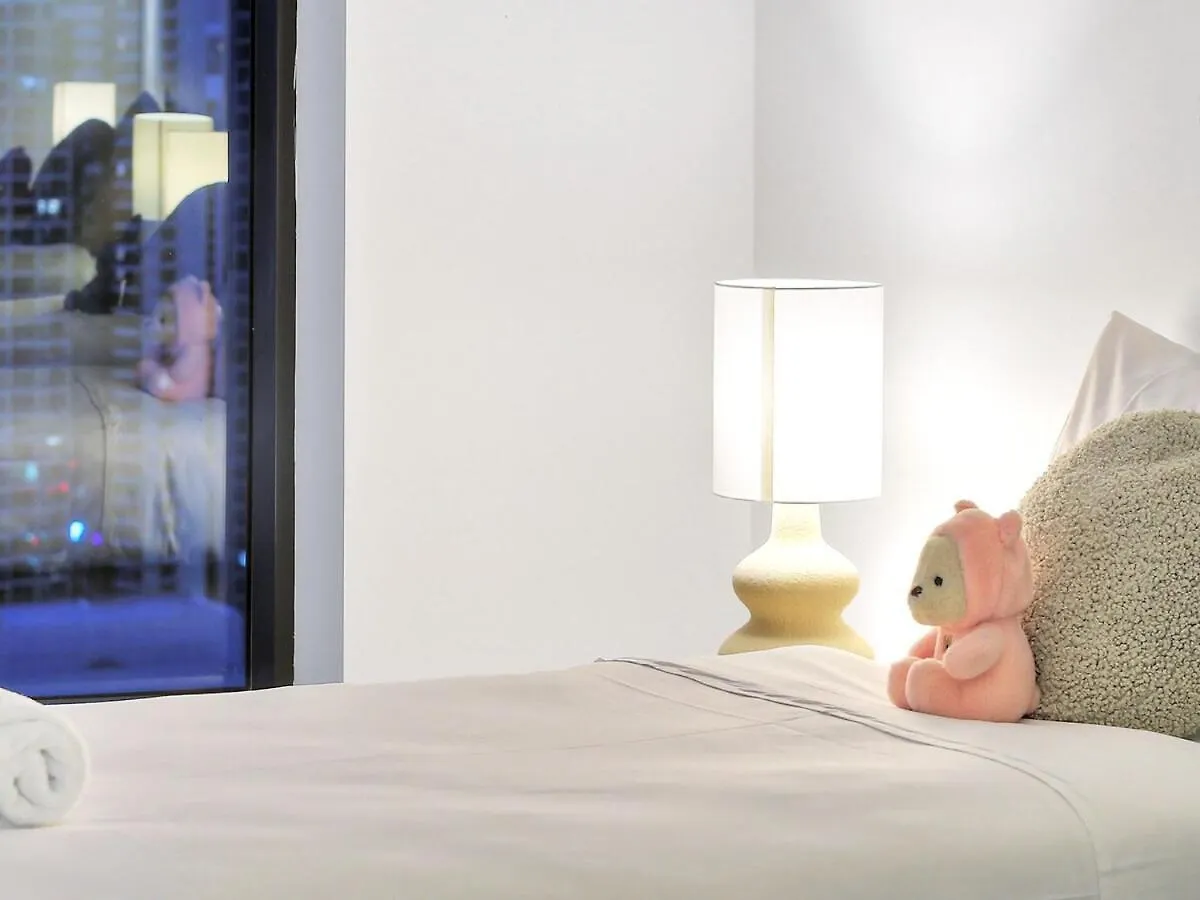 Beachfront Luxe Escape At Surfers Paradise Parking Apartment
